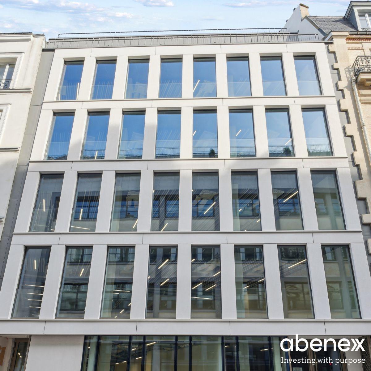 Abenex : 1 300 m² à Paris 17
