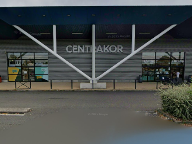 Perial AM : 1 465 m² à Distré (49), rendement de 10 %