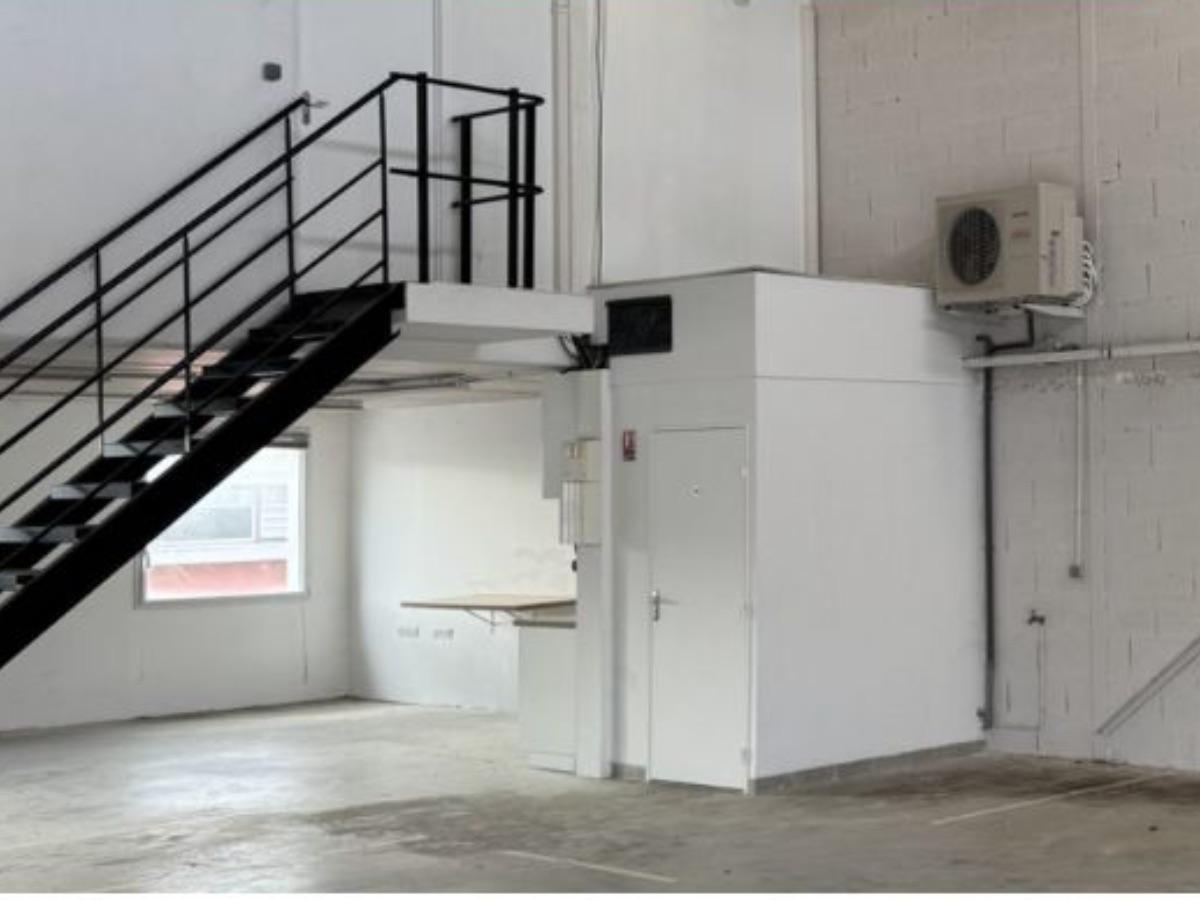 Brignais (69) : 230 m² pour 104 €/m²/an