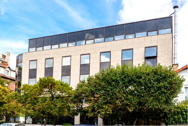 Rueil-Malmaison (92) : 250 m² pour 250 €/m²/an