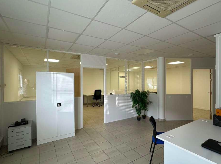 Limas (69) : 79 m² pour 134 €/m²/an