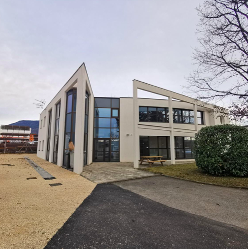 Ville-la-Grand (74) : 162 m² pour 195 €/m²/an