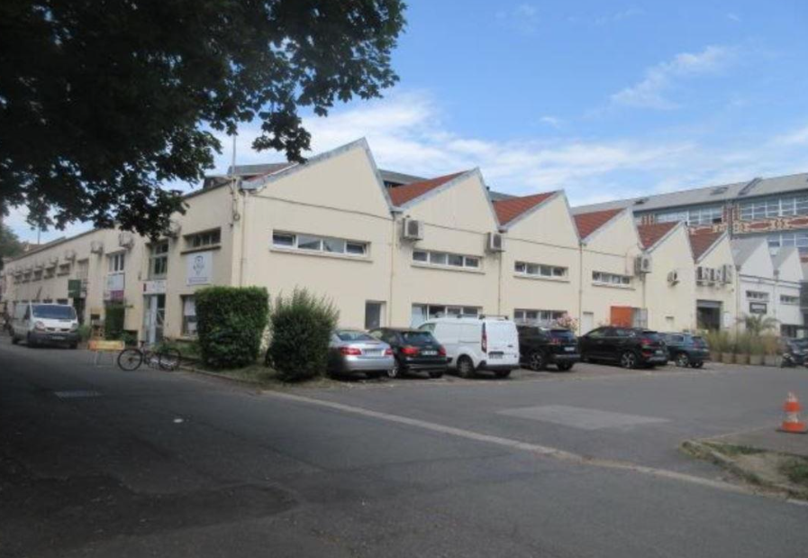 Courbevoie (92) : 203 m² pour 30 240 €/an