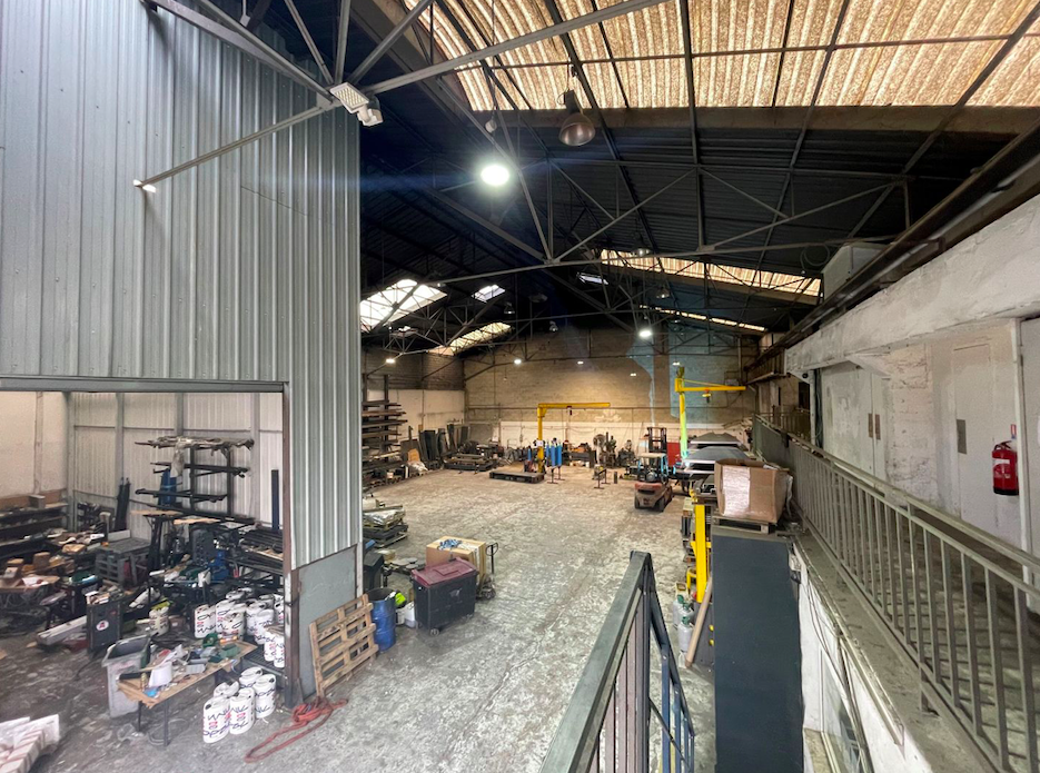 Villeneuve-le-Roi (94) : 880 m² pour 1 136 €/m²