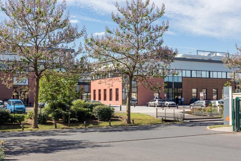 Villeneuve-la-Garenne (92) : 2 179 m² pour 139 €/m²/an