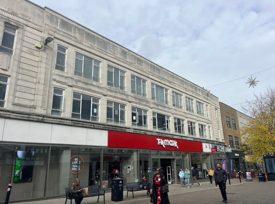 Iroko : 2 208 m² au Royaume-Uni